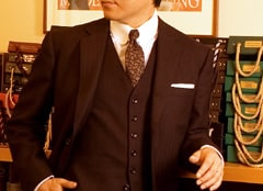 美品 TAILOR&CUTTER 有田一成 スーツ オーダー ストライプ 紫 テーラー&カッターの特徴と口コミをご紹介 - オーダースーツ