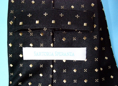 サルトリア　スペランザ、黒のネクタイ