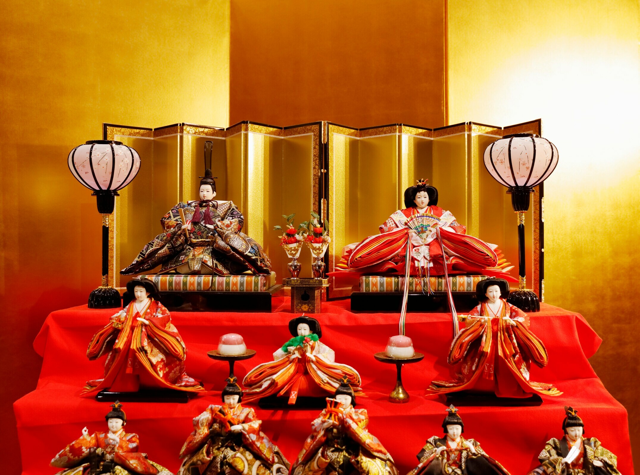 多様な ひな人形の下に敷く赤い布の意味は？ひな祭りの豆知識・由来 雛人形・ひな祭り