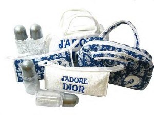 セレブ御用達！もう海外でしか手に入らない！　稀少品！Diorのモノグラム哺乳瓶
