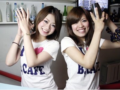 旬のガールズバー探訪『B-CAFE』