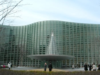 六本木に堂々オープン！ 国立新美術館
