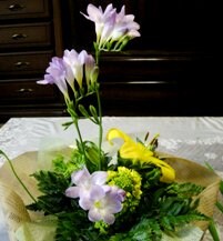 紫の花を入れます