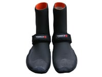 寒さをシャットアウト！最新サーフブーツ