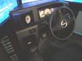 ゲーム開発で培った技術を使い、「やる気」にさせる！　セガ製自動車教習マシーン!!