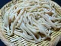 農林61号石臼挽きを打つ　曽我製粉