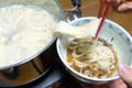 ひっぱりうどん　鯖缶・納豆のコラボうどん