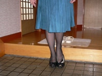【後ろを向いて出船に脱ぐ】× 後ろを向いて出船に脱げば、揃えなおす手間もかからず合理的!\u2026\u2026しかしこれでは家人にお尻(背中)を向けることになり無礼です。