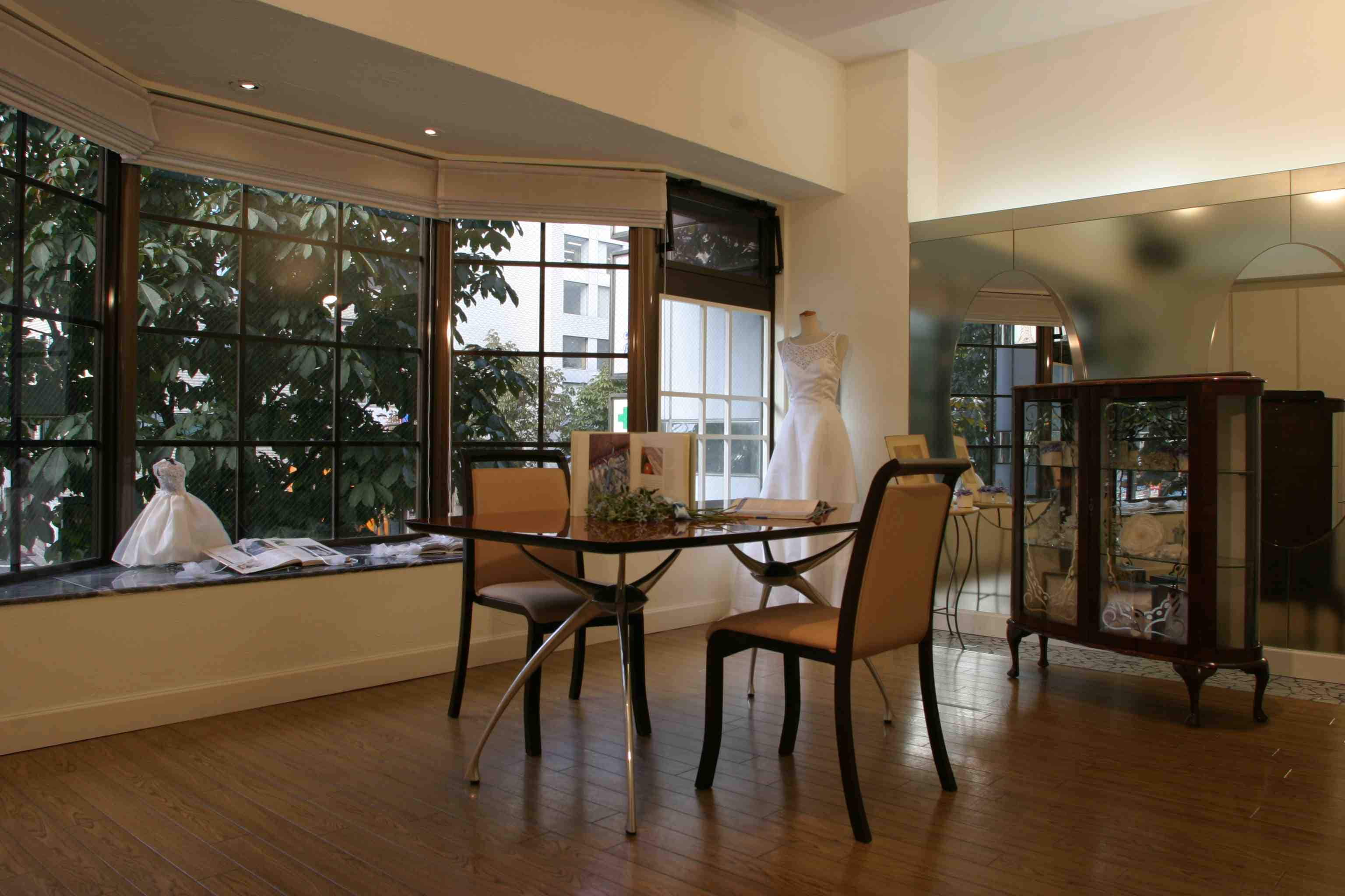 N.Y.から届く最新のドレスで海外挙式へ！