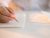 両親やゲストに感動を 花嫁の手紙