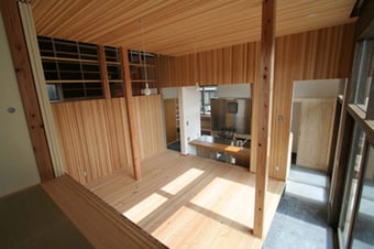 連続する伸びやかな木造空間［立川の家］