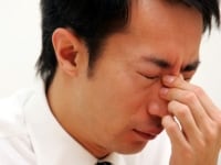 乾燥で悪化？ 冬場の疲れ目の癒し方