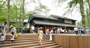 軽井沢別荘族にモダンな新名所誕生
