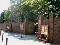 駒込、寺社と庭園と商店街が入り混じる街