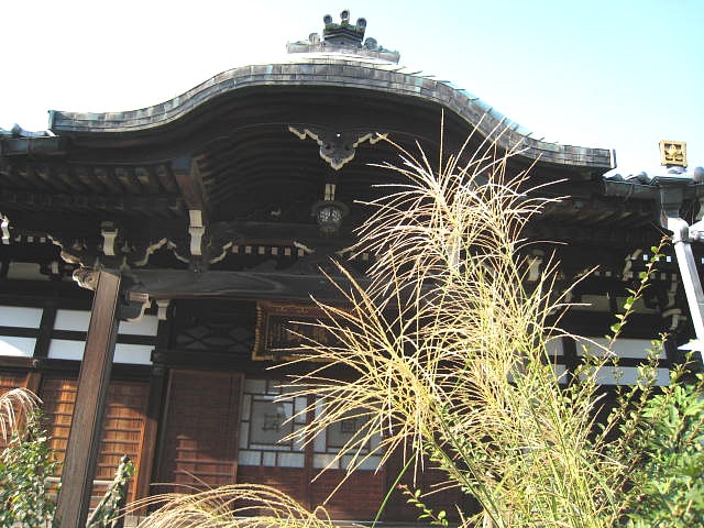 谷根千、寺に坂、商店街、しゃれた店で人気の街