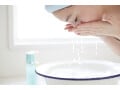 夏は肌がベタつくので化粧水だけでいいですか？