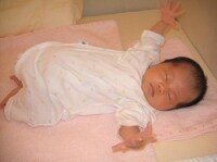 吸啜反射や把握反射はいつまで？赤ちゃんの原子反射を解説