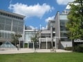 都立大学、緑道と坂、高台の連なる住宅街