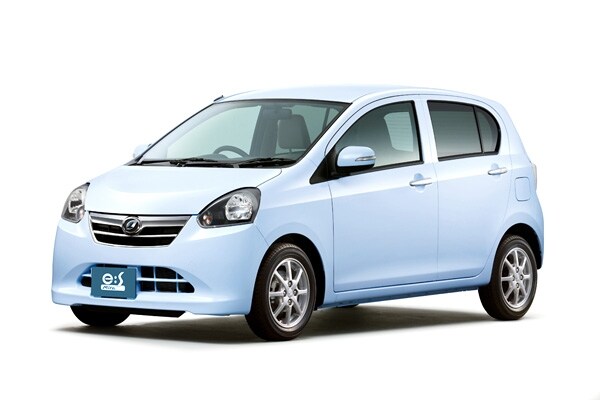 ダイハツミライース　7万2000㌔　今年6月に車検取ったばっかりです ダイハツミライース平成25年走行距離7万キロ車検2年間ナビ、ETC,バック
