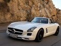純粋に運転を楽しむべき、超贅沢なロードスター、SLS