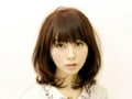 大人のフェミニンミディアムヘア