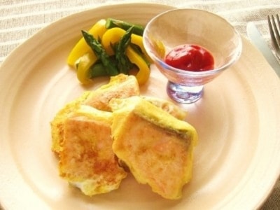 鮭のピカタを簡単に作る！朝食にもお弁当にもぴったりな鮭料理レシピ