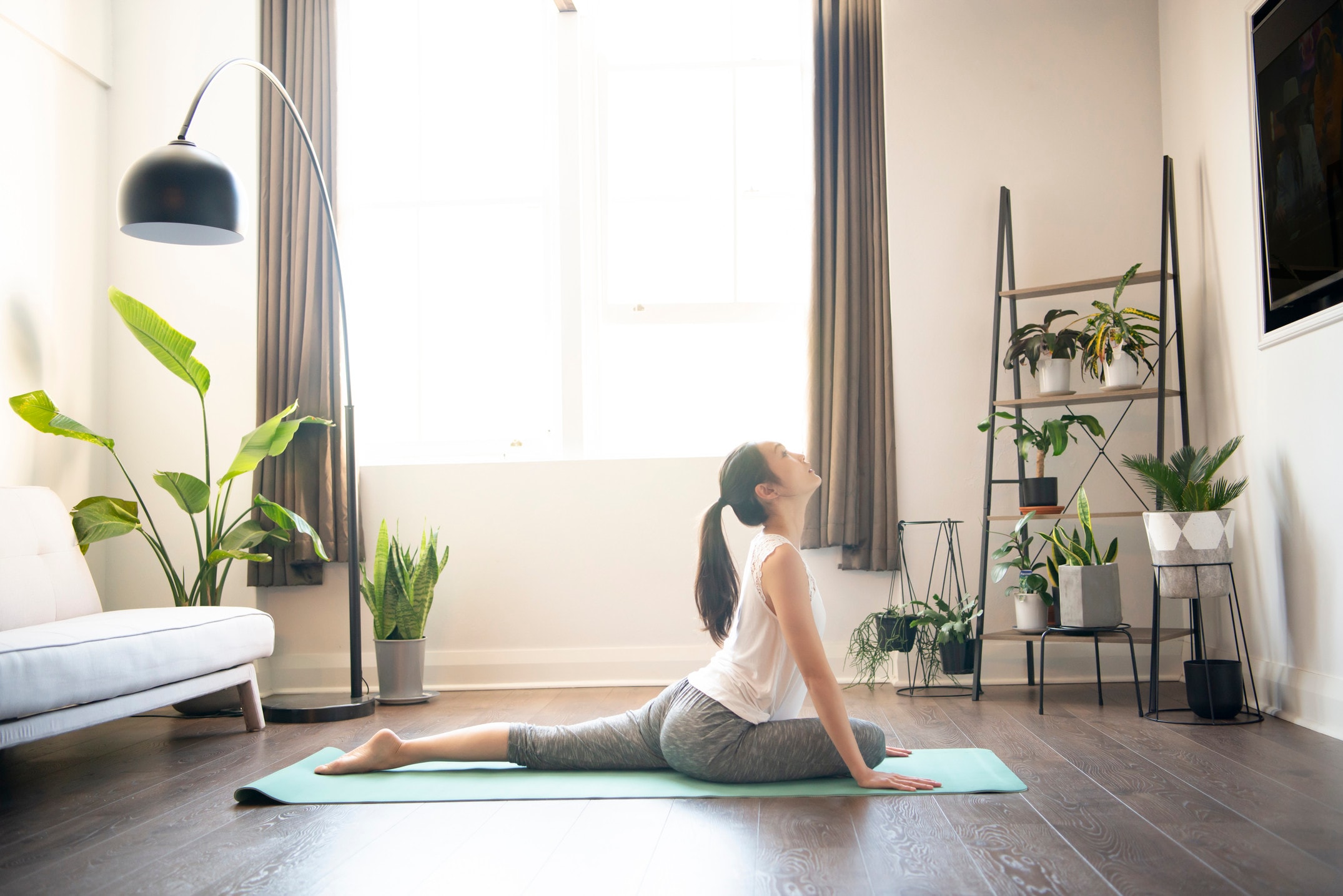 脚やせの運動で美脚になる！お家でできる太ももエクササイズ [足痩せ