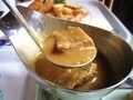 ログハウス風の佇まいで食べる百年ライスカレー