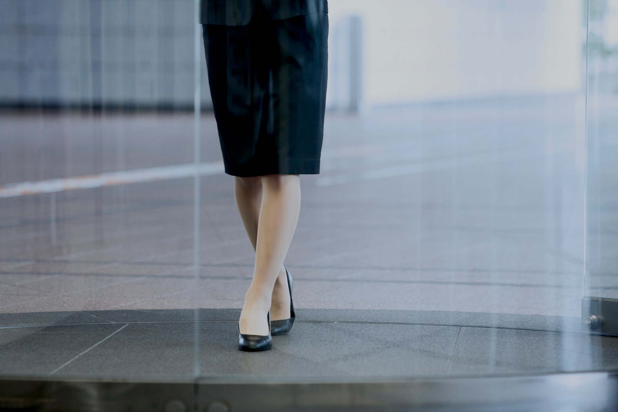 太い太もも　スカート 太ももに隙間がない！股擦れの原因、太い内ももを撃退する4つの習慣 [下半身ダイエット] All About