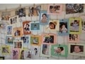 ウォールデコレーションを兼ねた写真収納術