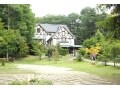 豊かな自然の中、個性豊かなお店が並ぶ「萌木の村」