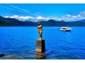 田沢湖のシンボル　金色に光り輝く「たつこ像」