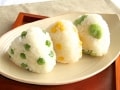 春の3色まめおにぎり