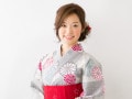 ロングヘアの浴衣に、ねじりシニヨンヘア……後ろ姿も大人っぽい！