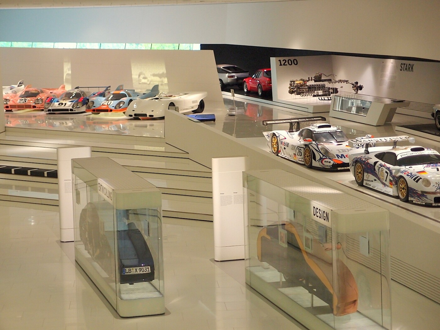 PORSCHE MUSEUM ポルシェミュージアム 荷台 ミニカー（レッド）