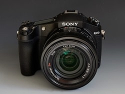 シ*用様 Sony RX10 デジタル一眼レフ カメラ 4/4 ライバルは一眼レフ、プロ好みのSONY「DSC-RX10」 [デジタルカメラ
