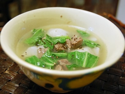 ベトナム：里芋と青菜のスープ