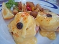 ワイキキNo.1のエッグベネディクト、ハウツリーラナイ