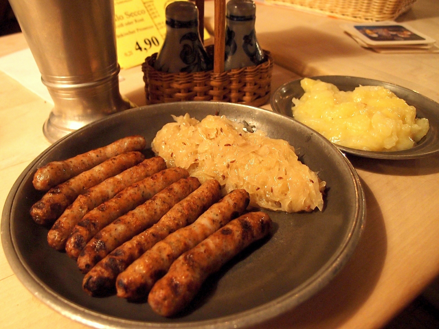 旨みと香りたっぷり！ニュルンベルクソーセージの名店 [ドイツ] All About