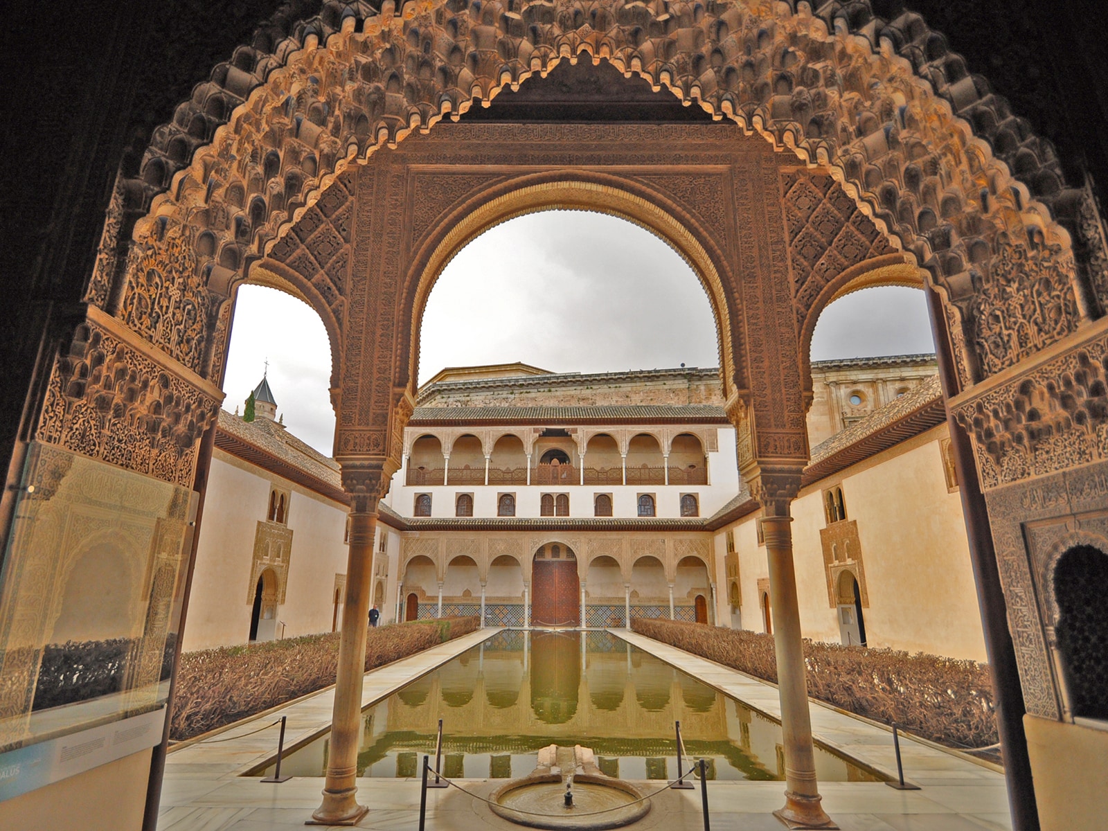 3/5 グラナダのアルハンブラ宮殿／スペイン [世界遺産] All About