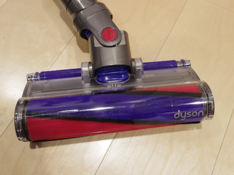 ゴミを逃さない新発想のヘッド・dyson fluffy【DC74】 [掃除機