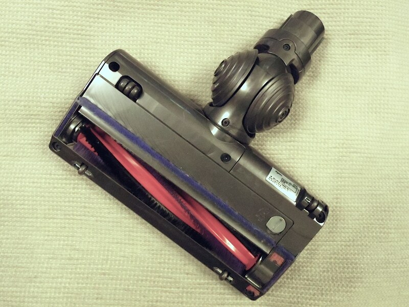 2/2 ゴミを逃さない新発想のヘッド・dyson fluffy【DC74】 [掃除機