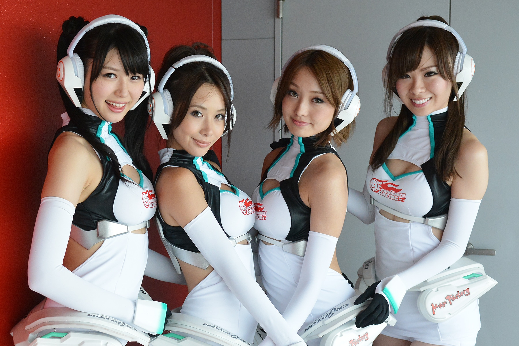 2/4 SUPER GT 2014 「初音ミク」 [レースクイーン] All About