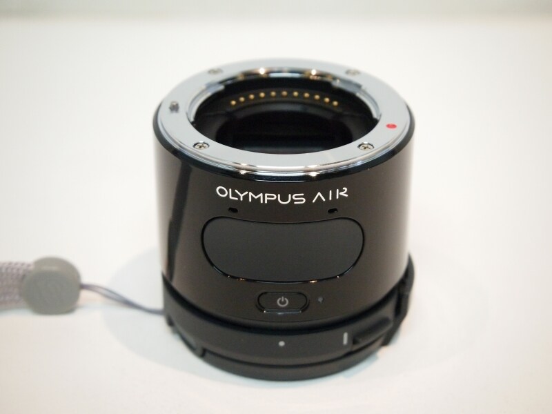 スマホ操作のレンズ交換式カメラ OLYMPUS「AIR A01」 [デジタル