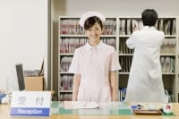 受付の女性