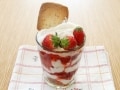 ピーカンナッツクッキーとストロベリーパフェ