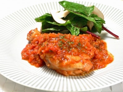 骨付き鶏肉のトマト煮込み！ おすすめの簡単鶏料理レシピ