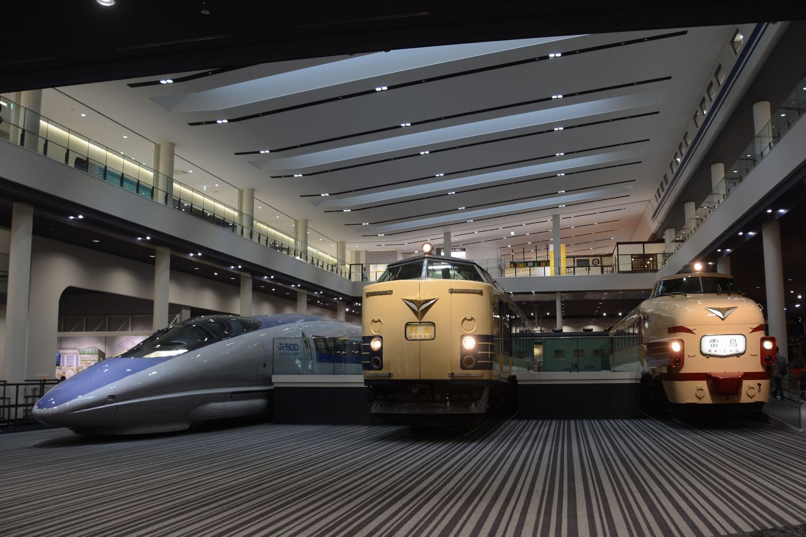 京都博物館展示車両シリーズ　新幹線 京都鉄道博物館 内覧会 展示車両紹介 - YouTube
