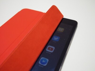 作りの良いApple純正のSmartCover
