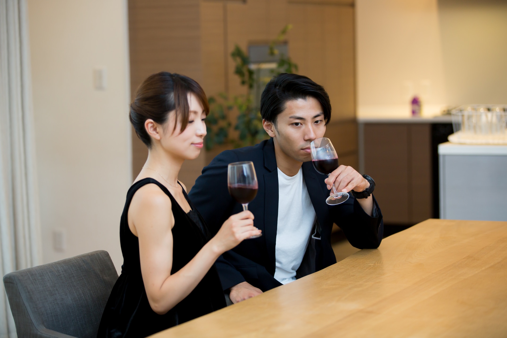 妻と友人の不倫セックス 